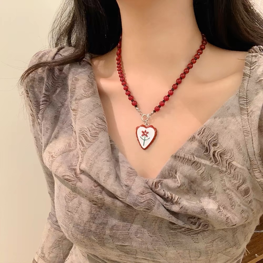 韩系ins风红色爱心花朵吊坠串珠项链女小众甜美颈链高级感锁骨链饰品
