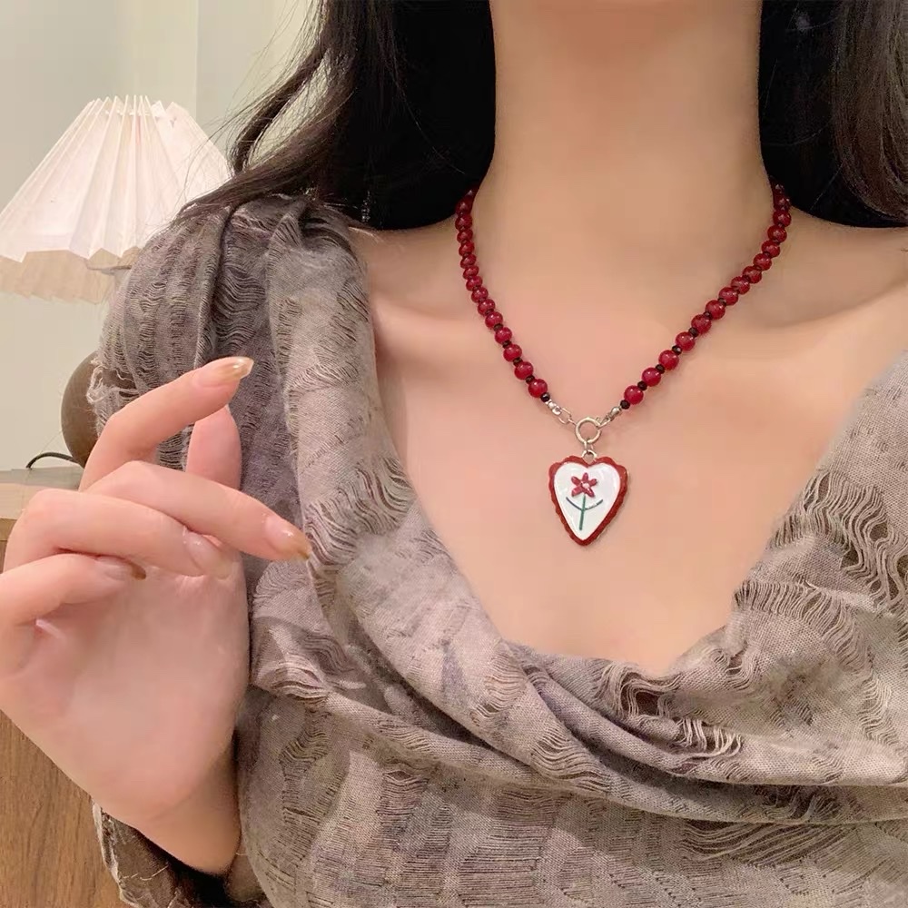 韩系ins风红色爱心花朵吊坠串珠项链女小众甜美颈链高级感锁骨链饰品细节图