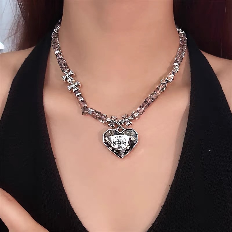 灰色水晶串珠爱心项链配饰女锁骨链choker颈链高级感2024新款饰品