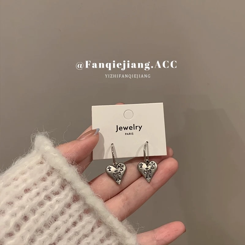 RASPBERRY 甜酷十字架枪灰爱心耳环 极简冷淡风小众高级质感耳钉