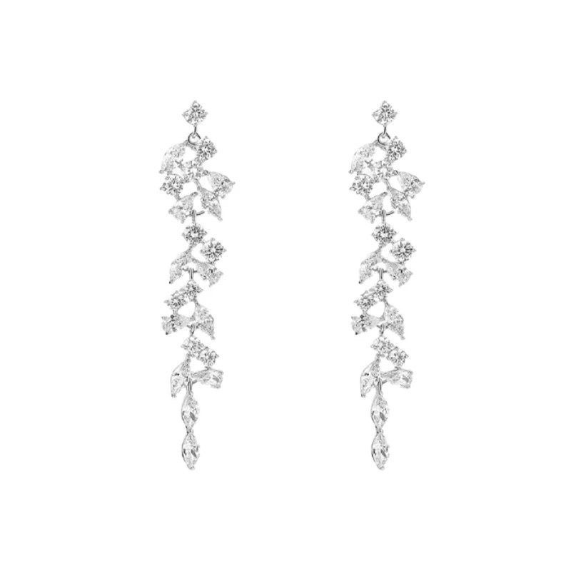 The luxurious zircon long tassel earrings exude a cold, old-fashioned and retro charm. The earrings are heavy, light luxury and precious earrings Item Picture