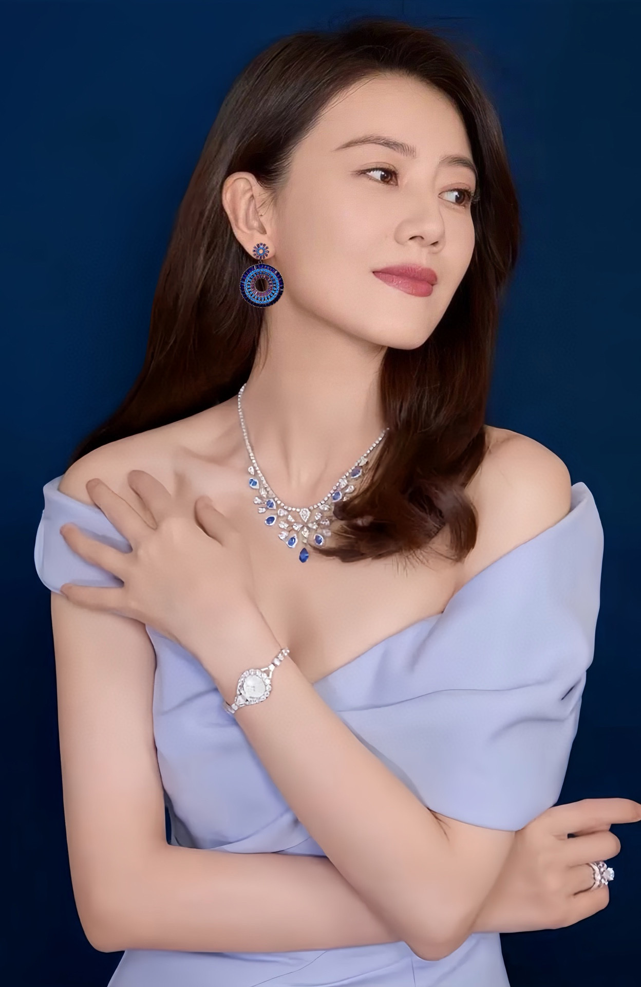 秀美一族  甜美夸张耳饰女复古蓝色重工渐变锆石彩虹圈圈耳环条码价160银针耳钉耳环白底实物图