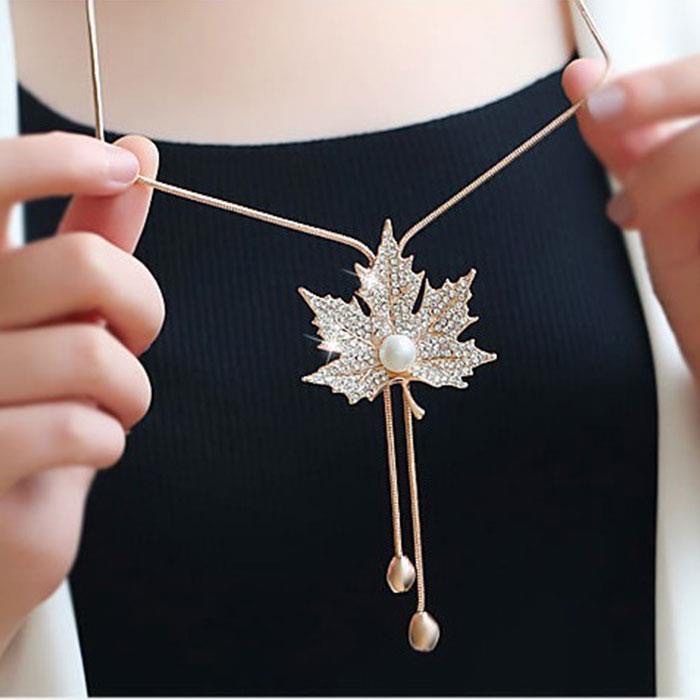Korean fashion maple leaf sweater chain, simple clothes, accessories, women's pendants, versatile autumn and winter ornaments, long pendants, necklaces, pearl necklaces Item Picture