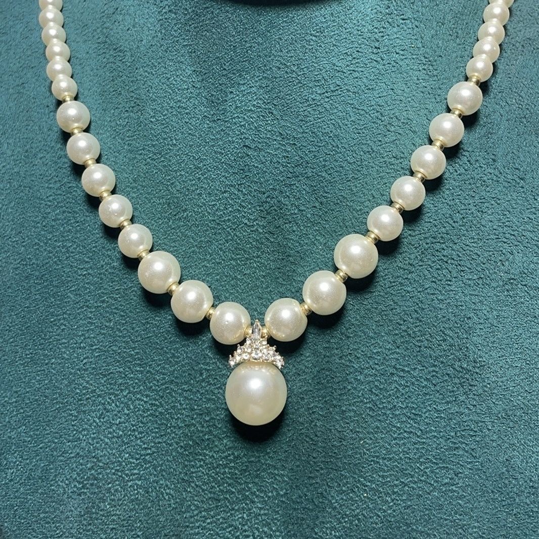 The luxurious white pearl crown collarbone chain and the dazzling princess collarbone chain of the European and American style ice and snow queen necklace detail image 4