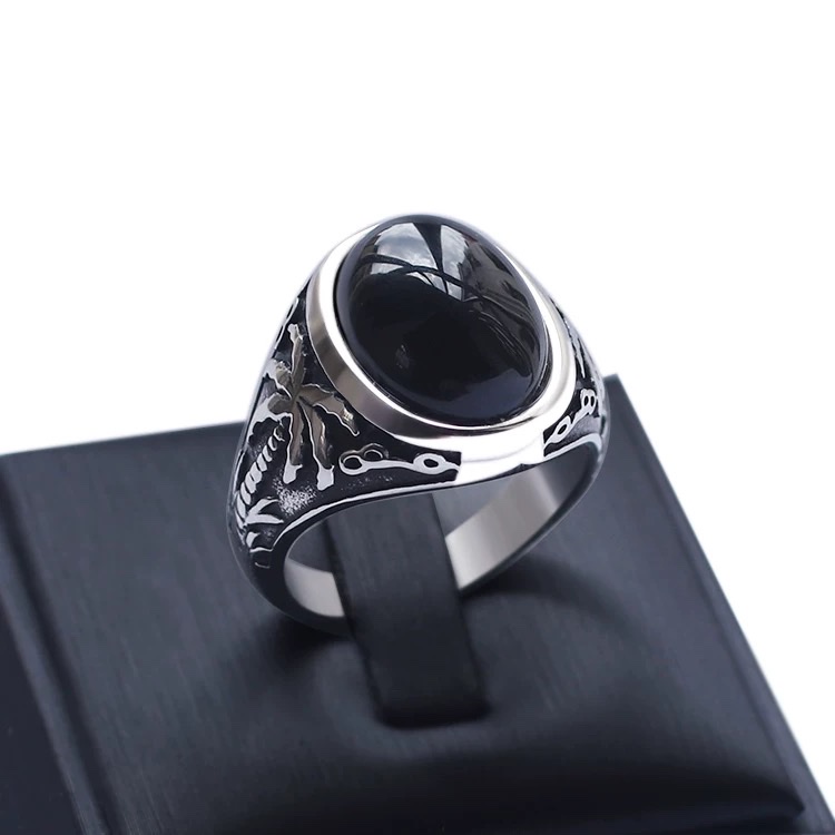 玛瑙石合金男款戒指、复古款、外贸热销，厂家直销。