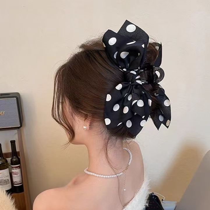 Retro polka dot bow clip, elegant and super fairy-like French back shark clip, light luxury and high-end hair clip, hair accessory clip Application Scenario