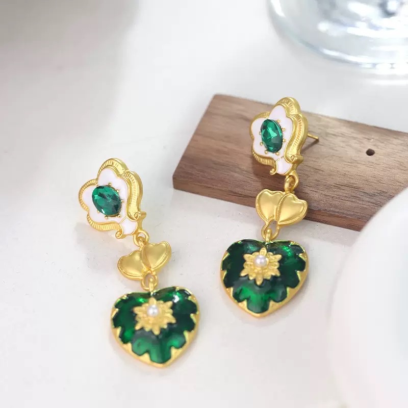 复古彩色文艺爱心雕花浮雕宫廷风耳环时尚花朵中古高级感滴油耳坠产品图