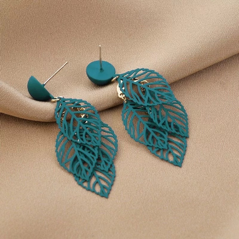 Slim and elegant Hong Kong-style green vintage earrings, 2025 new trendy leaf fashionable and high-end earrings for women, s925 silver needle details Picture