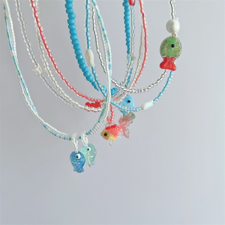 小红书爆款 2025新款 热卖彩色夏日多巴胺小鱼吊坠蓝色串珠项链女童趣可爱百搭颈链 锁骨链 厂家直销饰品贝壳diydiy详情图6