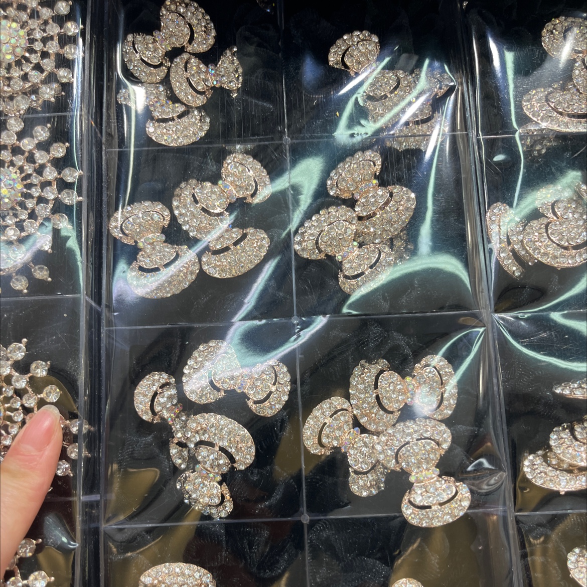 新品上市！复古风红头绳，女孩专属头饰，优雅又时尚，不购买可能会有遗憾哦！头饰女孩头饰产品图