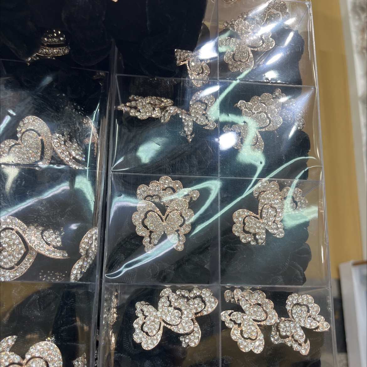 新品上市！女孩专用复古风红头绳，优雅又时尚，不购买你可能会后悔哦！新品上市！女孩专用复古风红头绳，优雅又时尚产品图