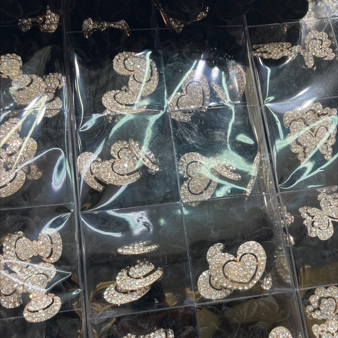 新品上市！女孩专用复古风红头绳，优雅又时尚，不购买你可能会后悔哦！新品上市！女孩专用复古风红头绳，优雅又时尚细节图