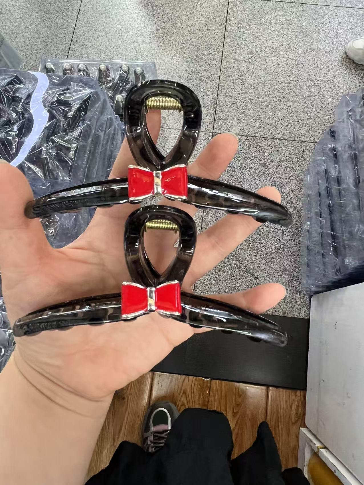 Bow claw clamp