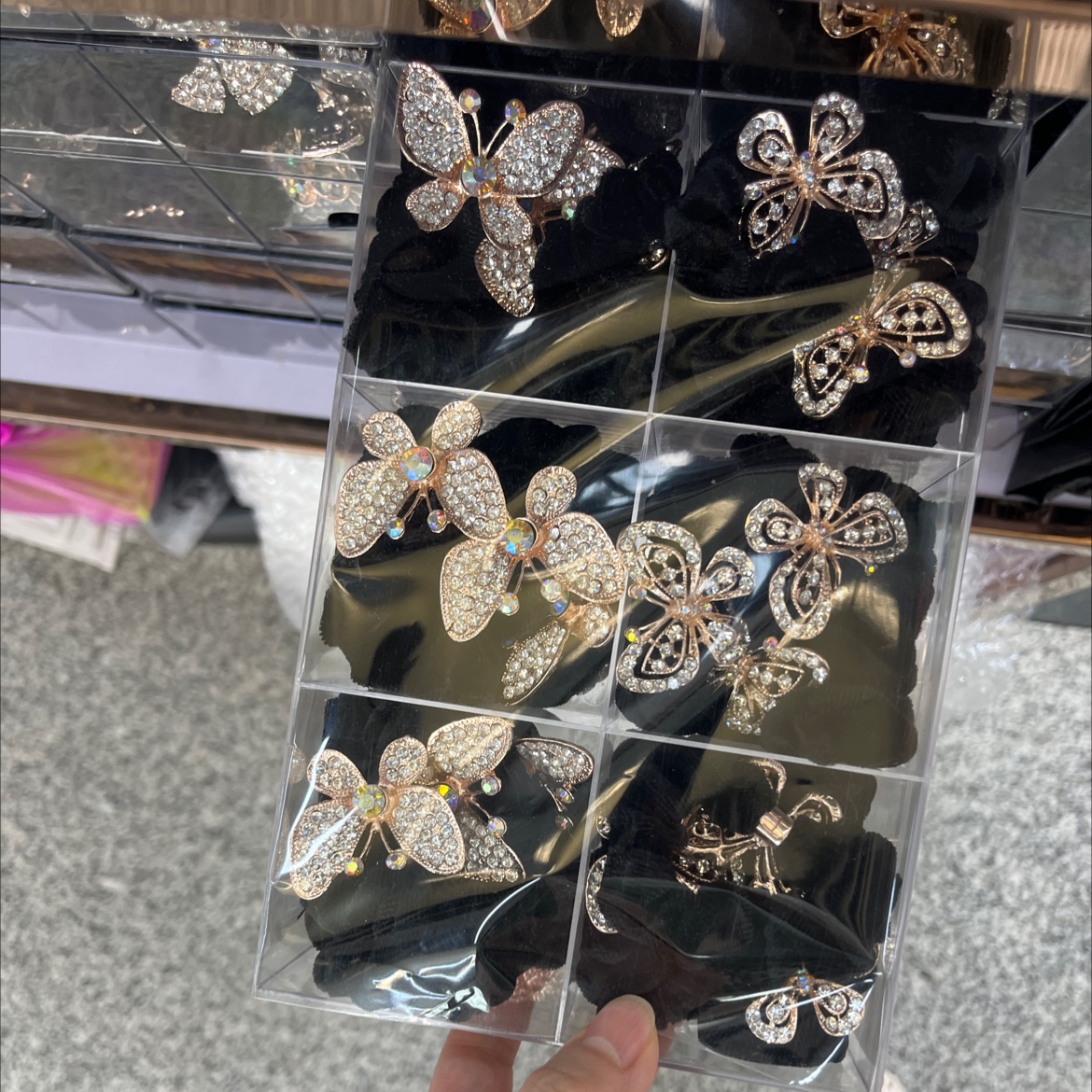 新品上市！复古风红头绳，女孩专属头饰，优雅又时尚，不购买可能会有遗憾哦！头饰女孩头饰细节图