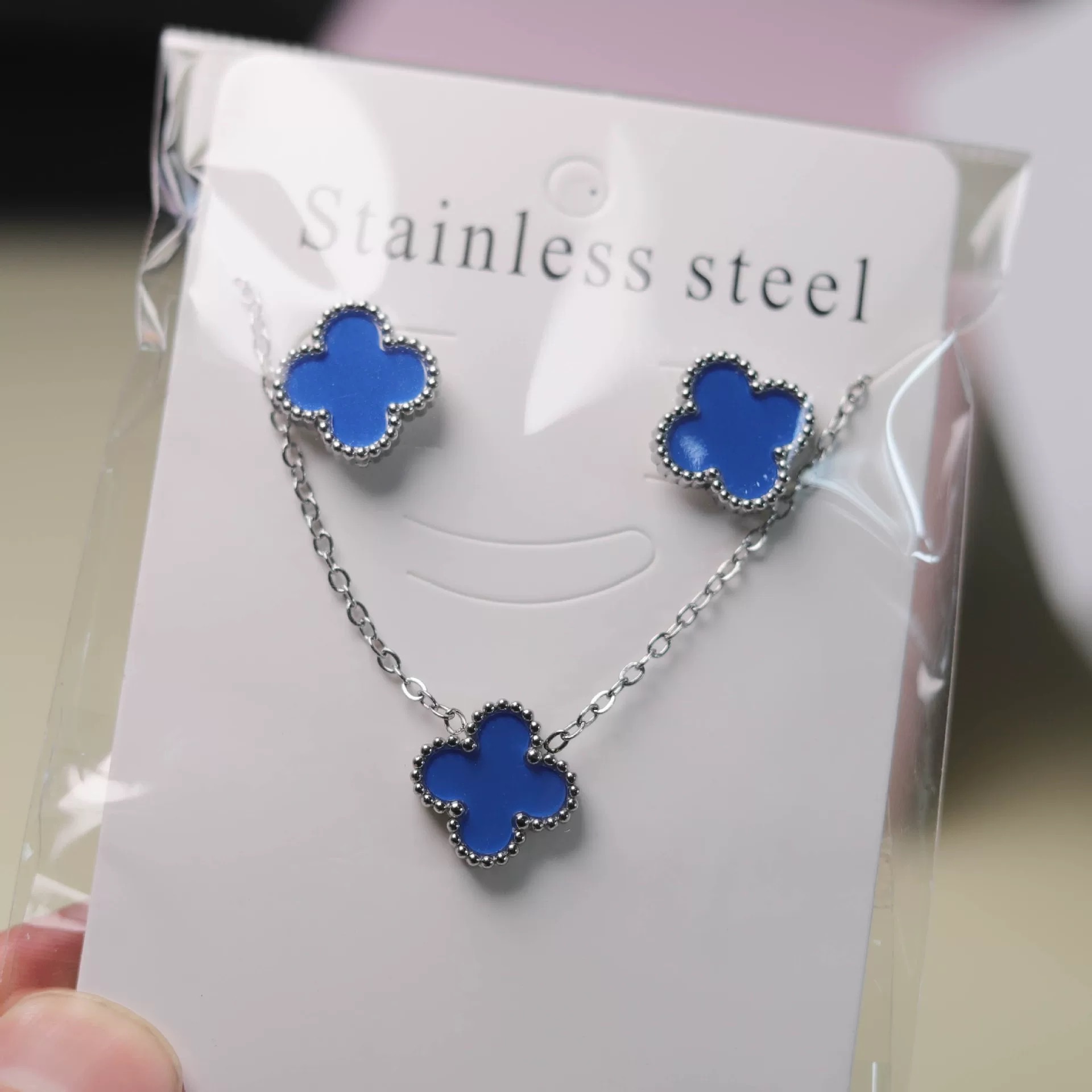 Best-selling lucky four-leaf flower imitation shell necklace, bracelet, stud earrings, two-piece set, three-piece set, versatile five-color bracelet, collarbone chain, earrings detail image 6
