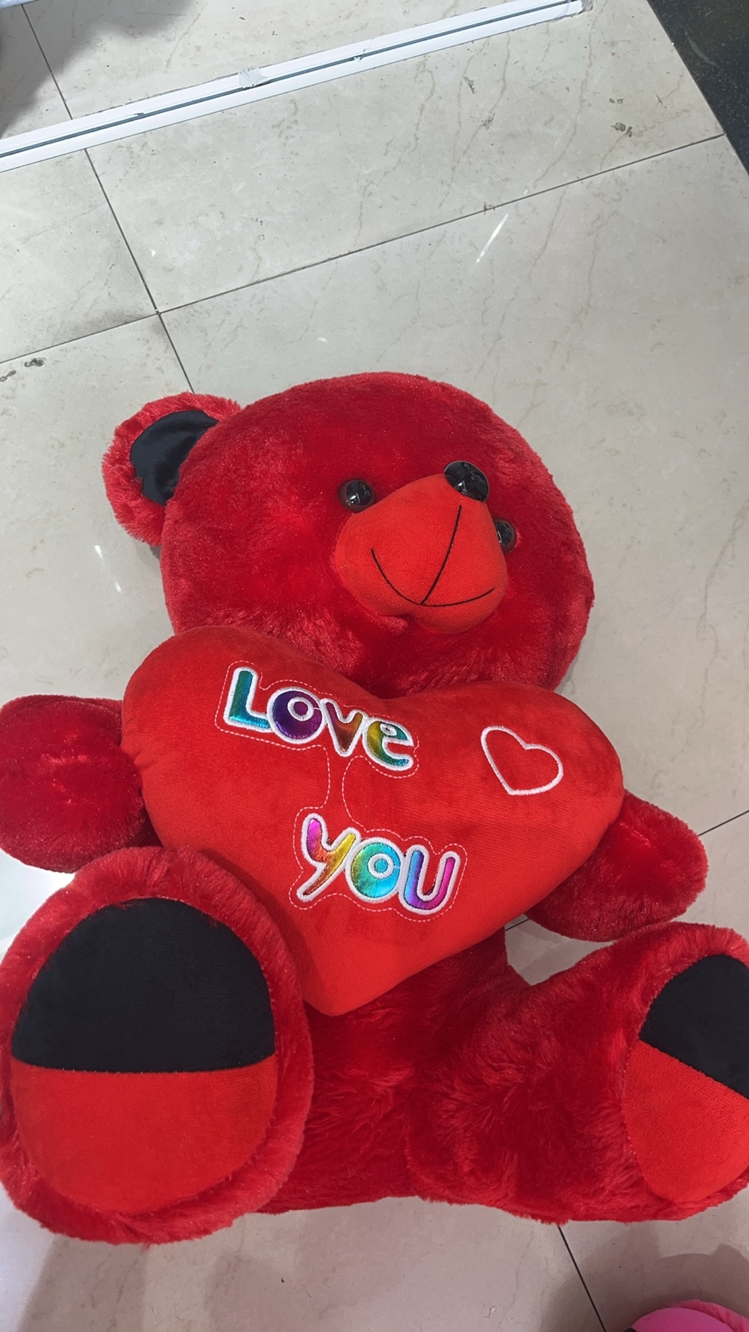 70公分亚丽绒大红绣花抱心熊