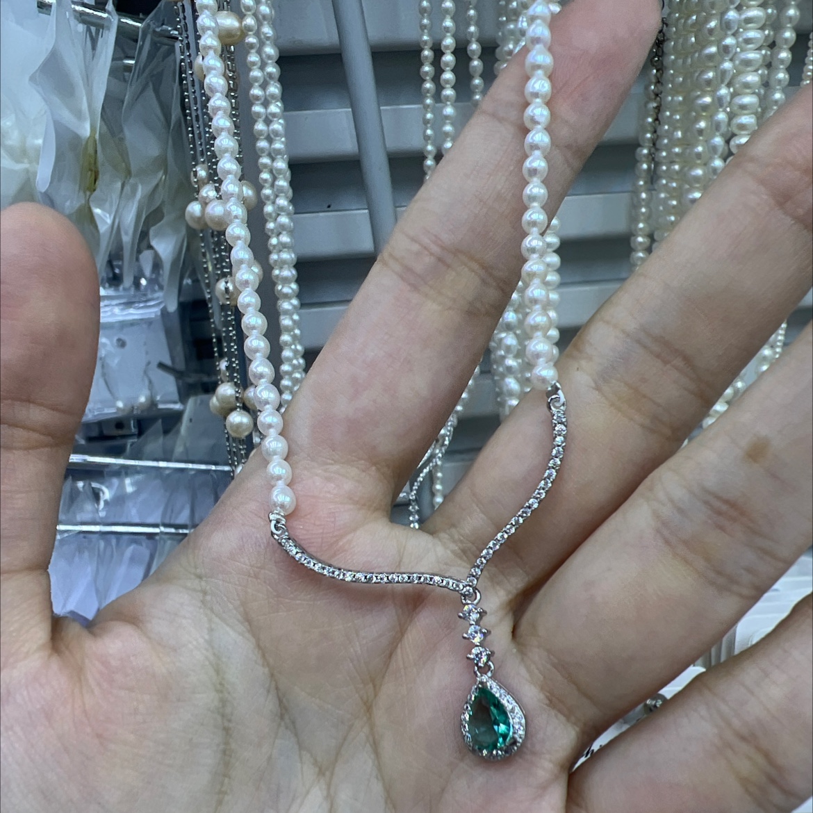 قلادة اللؤلؤ الصغيرة ذات السلسلة الصغيرة من الابتسامات، بائع الجملة details Picture