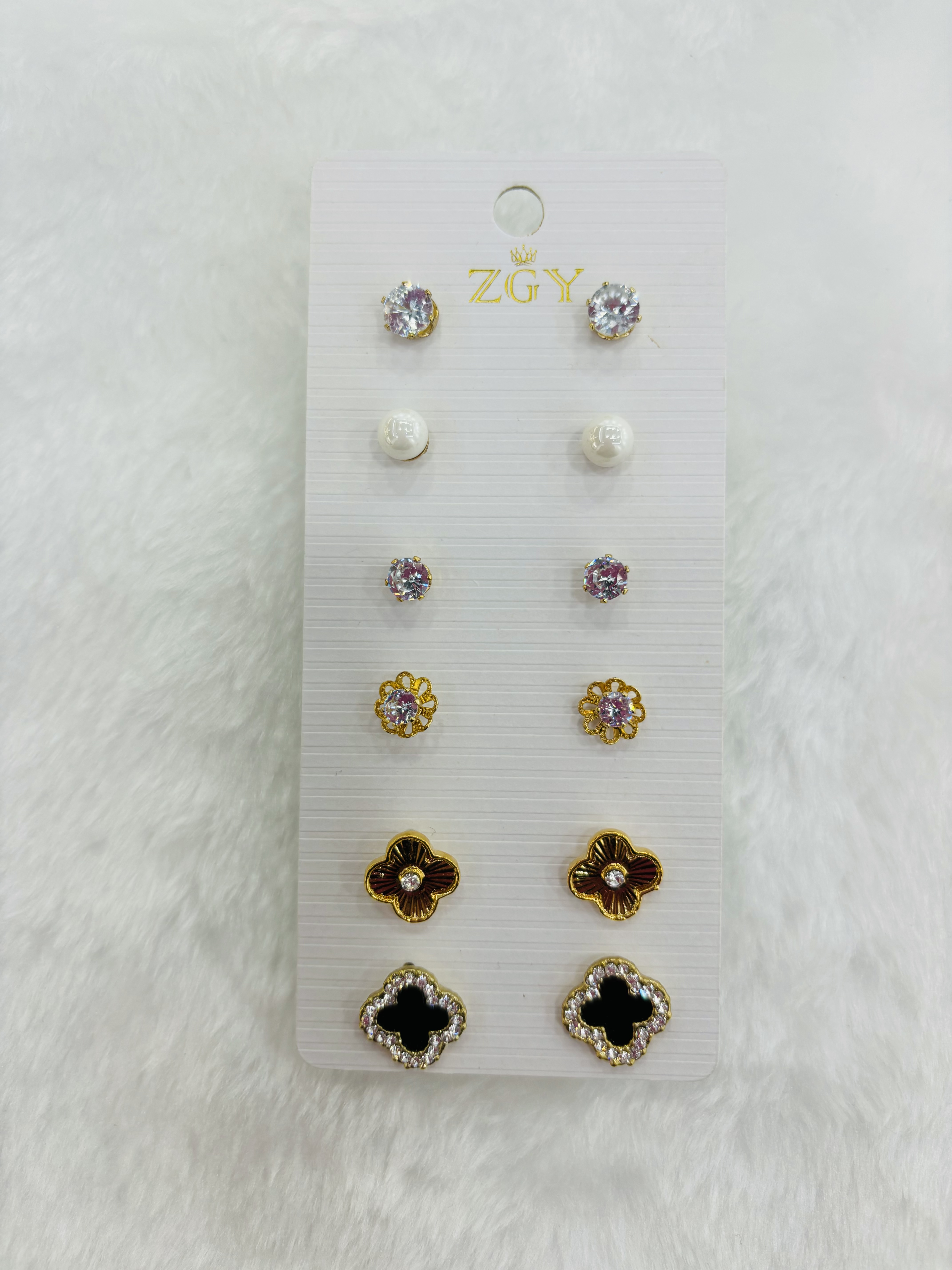 四叶草耳钉亚克力饰品创意耳饰甜美风格精致设计百搭配饰 时尚爆款合金耳钉 多种搭配 选择多多