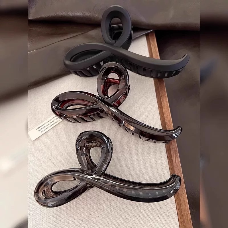 High-end and elegant 2025 new Shark clip, early autumn hair clip, large amount of hair at the back of the head, updo hair accessory clip