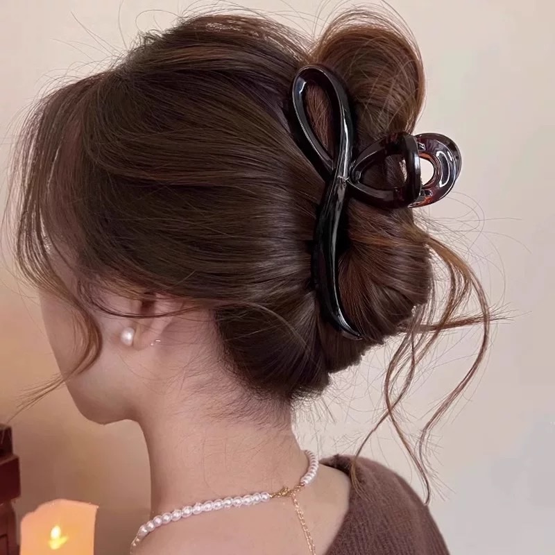 High-end and elegant 2025 new Shark clip, early autumn hair clip, large amount of hair at the back of the head, updo hair accessory clip detail image 2