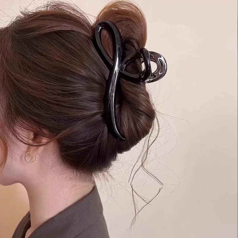 High-end and elegant 2025 new Shark clip, early autumn hair clip, large amount of hair at the back of the head, updo hair accessory clip detail image 4