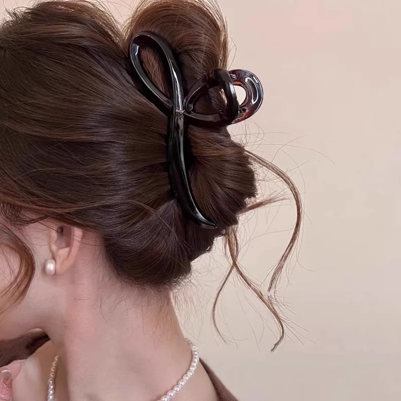 High-end and elegant 2025 new Shark clip, early autumn hair clip, large amount of hair at the back of the head, updo hair accessory clip detail image 3