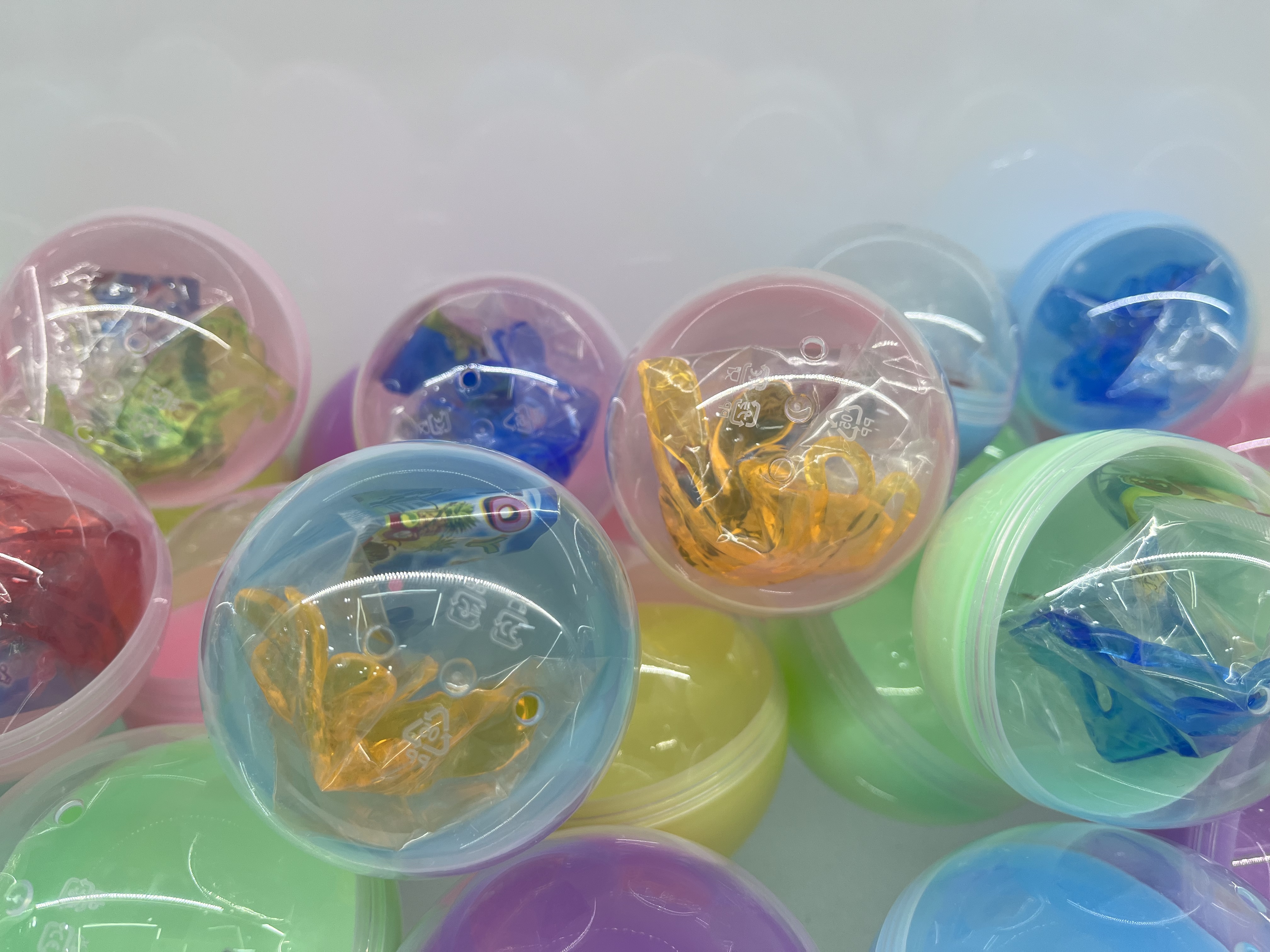 扭蛋，趣味性十足、内藏多种趣味玩具、颜色、款式新颖