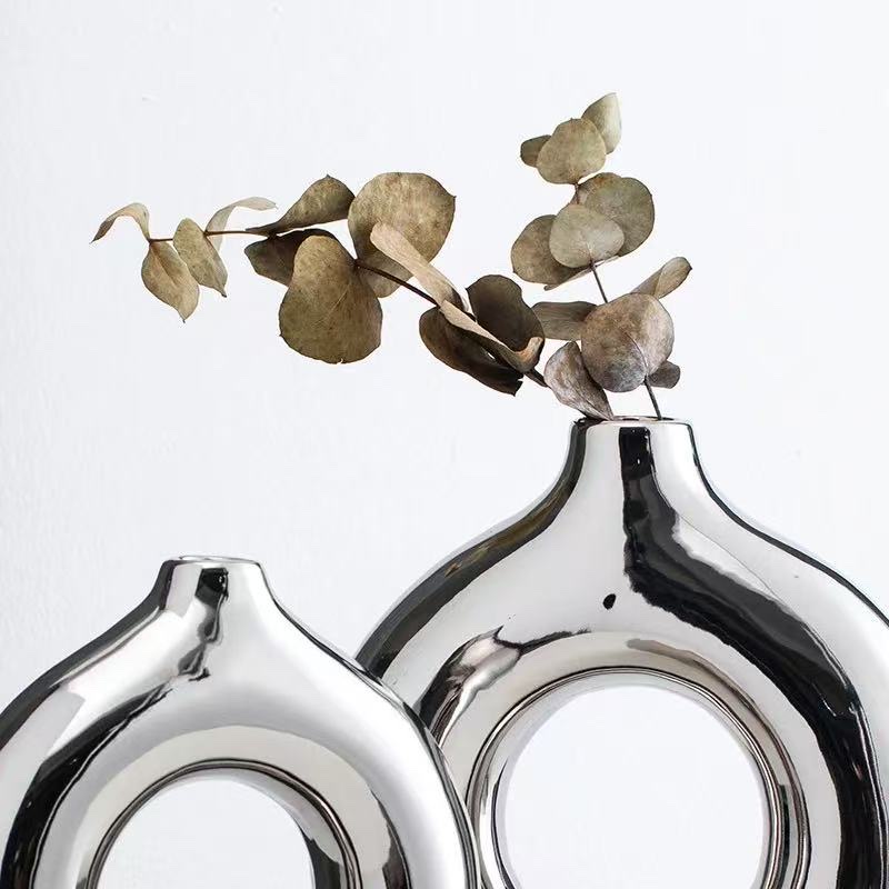Minimalist modern electroplated silver ceramic vase, high-end decorative art piece, hollow round creative ceramic display piece, ceramic vase, ceramic Application Scenario
