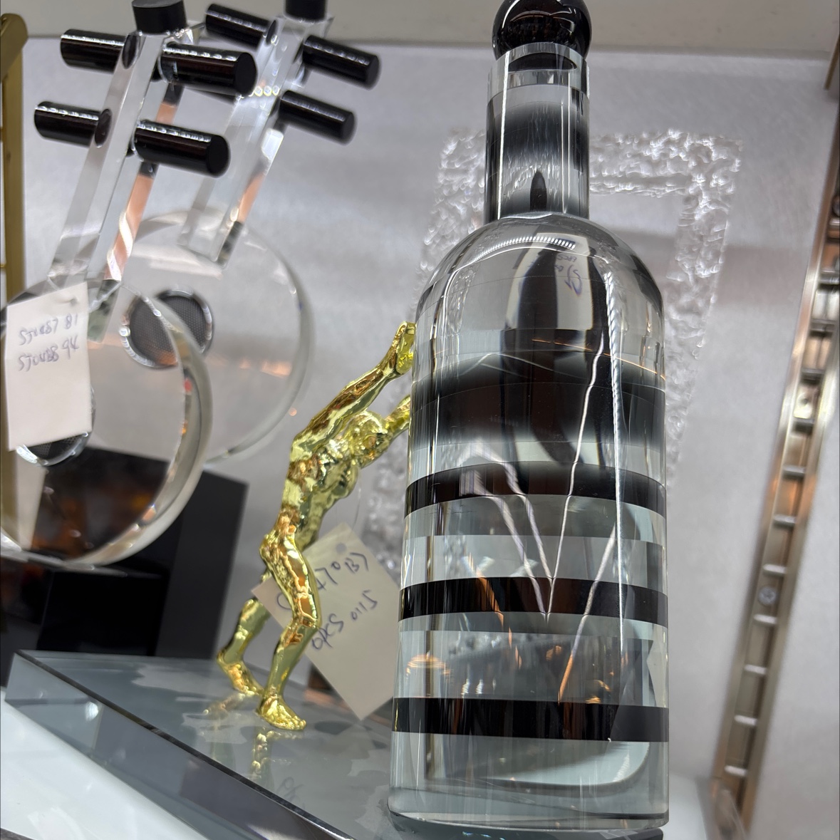 Modern simple abstract geometric crystal little golden man sculpture ornaments, for living room, bedroom, entrance hall, hotel and home decoration Item Picture