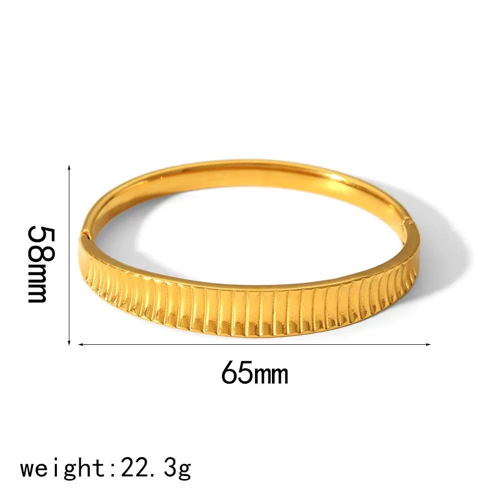 This popular and versatile K-gold bracelet is a trendy and casual style. The sand gold bracelet is a great gift for both gifting and personal use Specification image