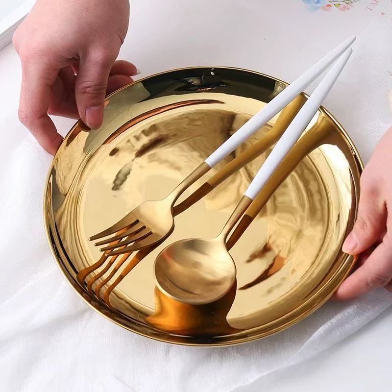 Luxurious dinner plates, decorated with heart-shaped strawberry small plates, exquisite plating tools, suitable for afternoon tea and meal plating, enhancing the sense of ceremony during dining detail image 2