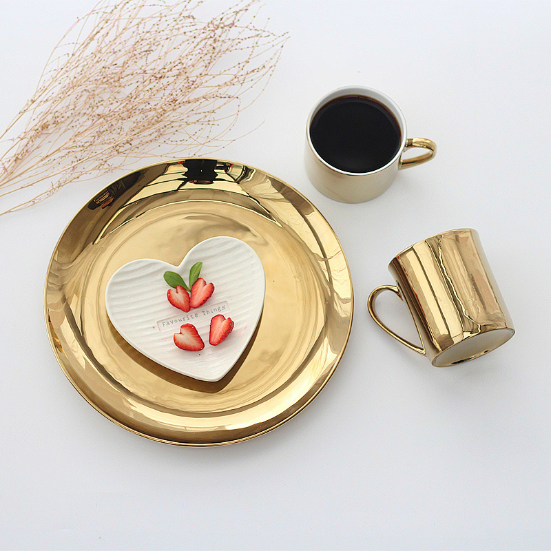 Luxurious dinner plates, decorated with heart-shaped strawberry small plates, exquisite plating tools, suitable for afternoon tea and meal plating, enhancing the sense of ceremony during dining detail image 6