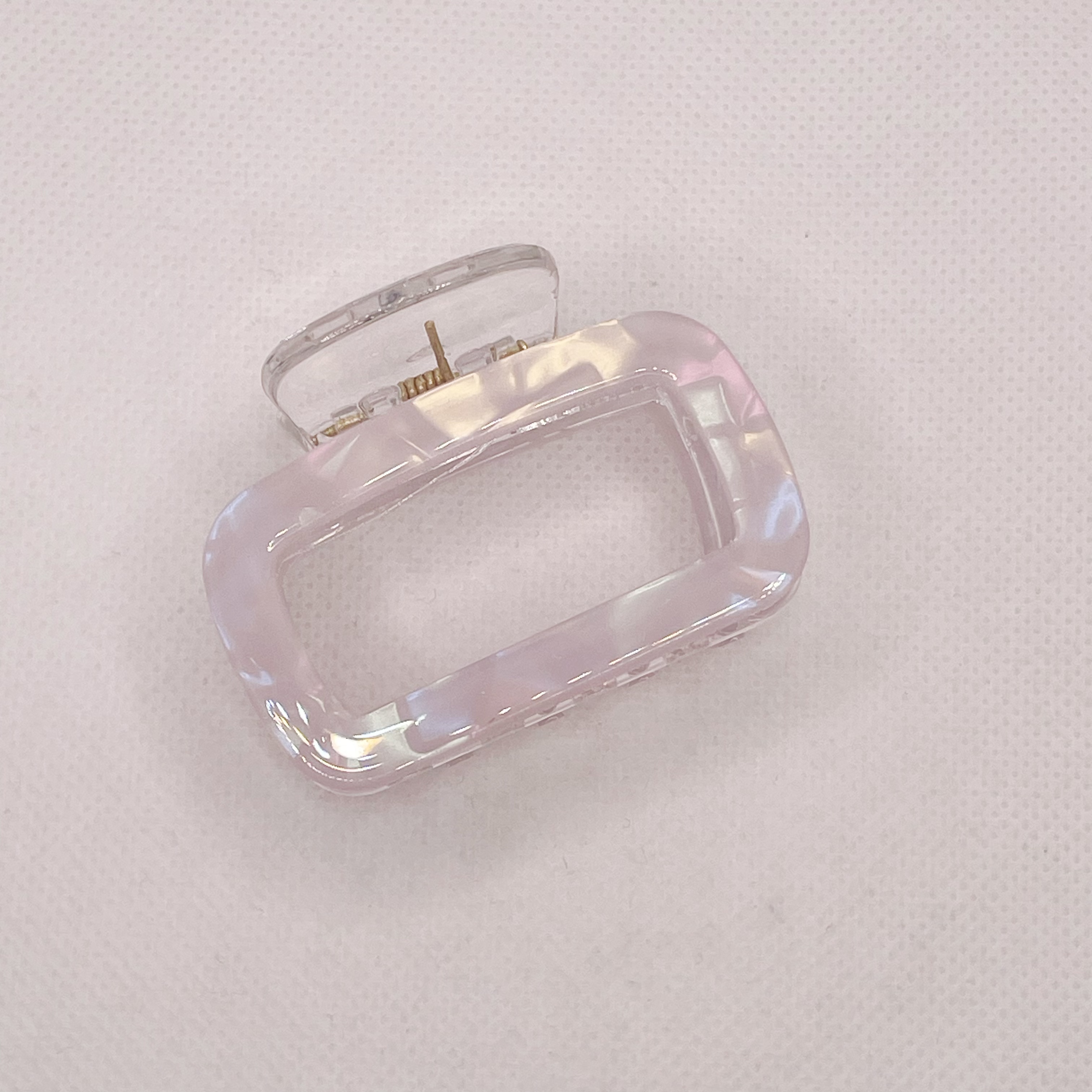 High-end touching fish girl hair clip, half-tied hair clip at the back of the female head, medium-sized shark clip, elegant hair clip headwear for summer Application Scenario