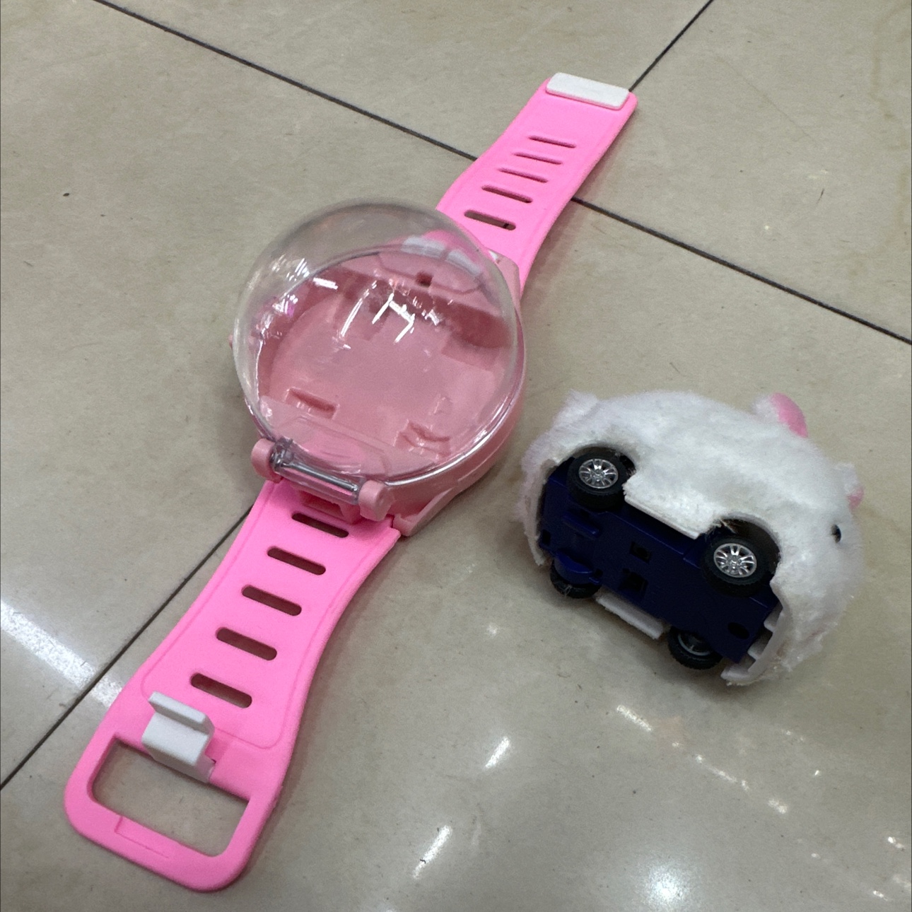 手表遥控毛绒兔细节图