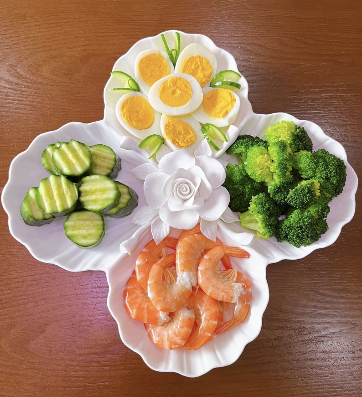 简欧捏花四格盘子25cm
