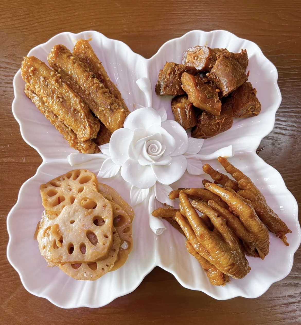 A simple European-style inlaid flower four-compartment plate, 25cm details Picture