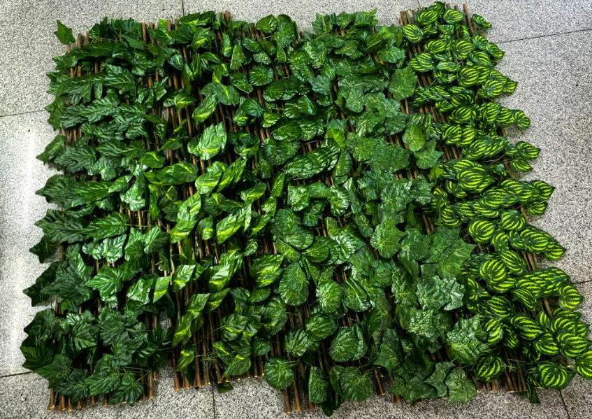 Playground grass, artificial leaves, rattan fences, artificial flowers, small table decorations, creative stress-relieving ornaments