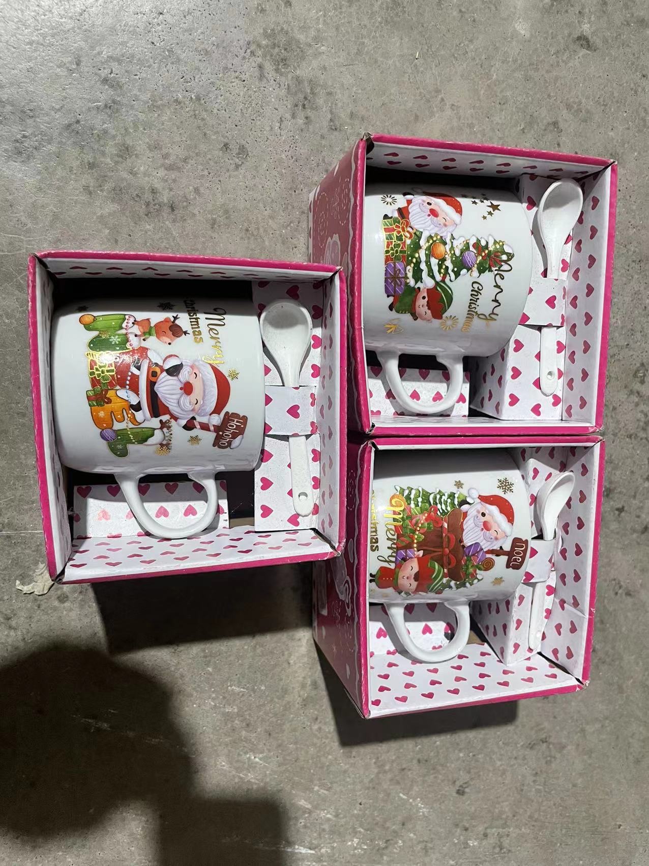 圣诞杯子图案流行趋势，画面大方，美丽色彩分明，每日来上一杯可以带给人快乐的温馨的体验详情图1