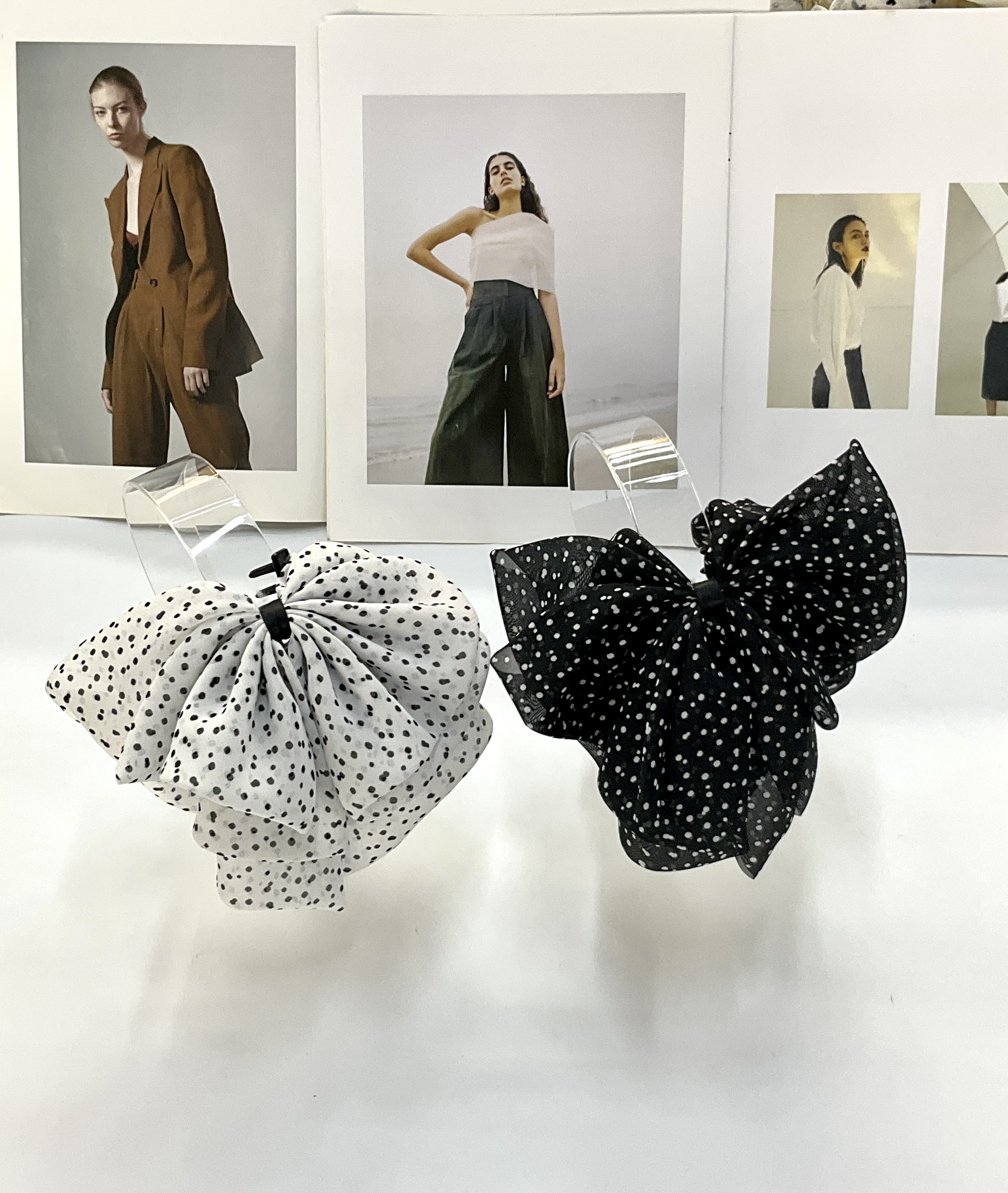 The "National Trend" series features simple diamond-dot BB clips, scratch-off clips, fashionable and versatile hair clips, and exquisite hair accessories for women Application Scenario