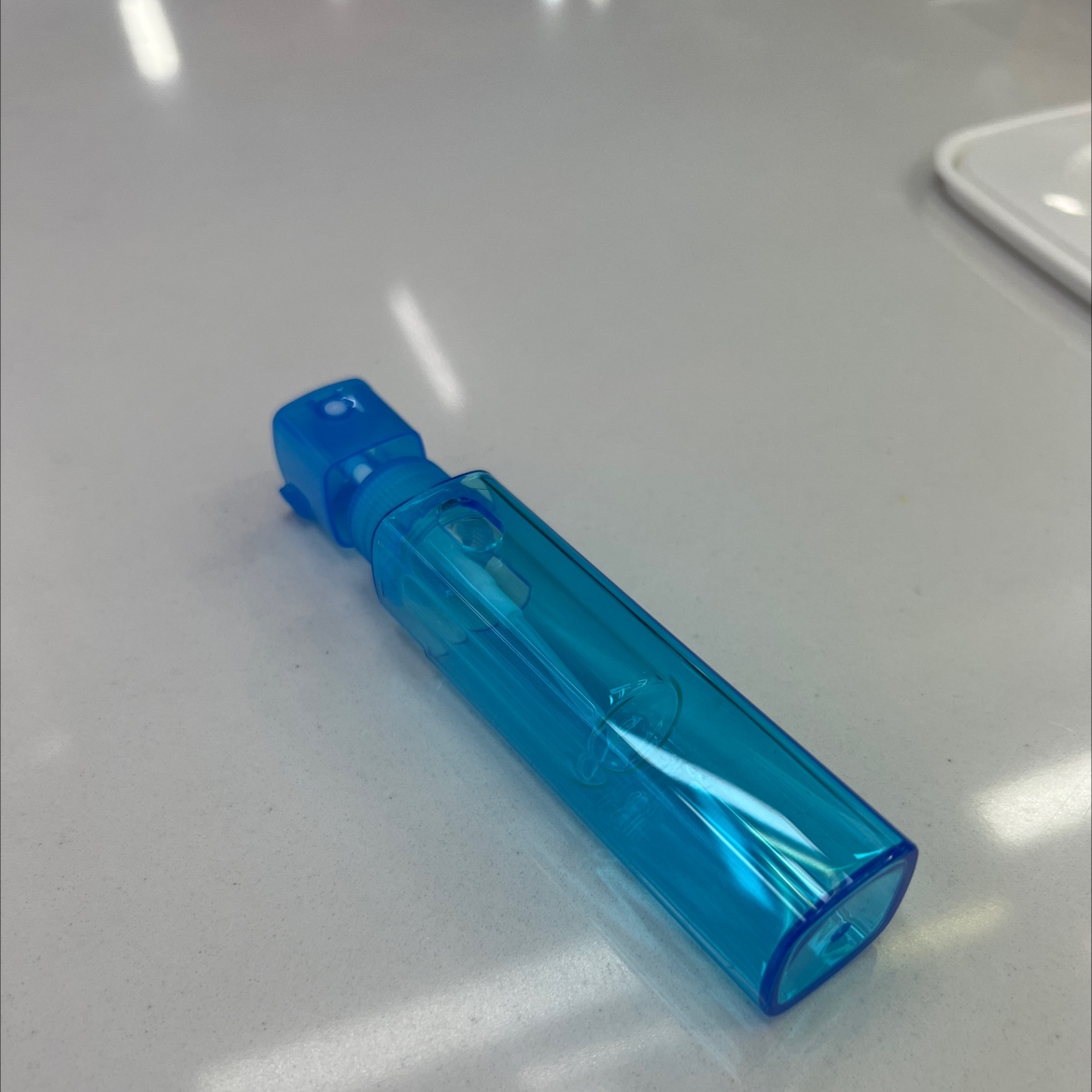  厂家直销 定制10ml方管喷雾瓶 清新口 控细雾喷瓶 香水花露水驱蚊液分装喷雾瓶细节图