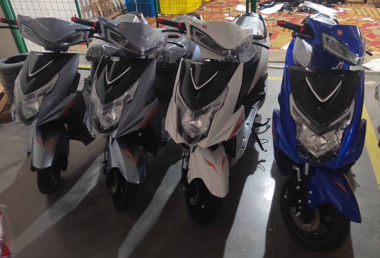 Amplie el stand coche eléctrico moto adulto camper cascos al aire libre para hombres y mujeres portátil multifunción móvil vehículo de herramientas motocicleta scooter eléctrico detail image 5