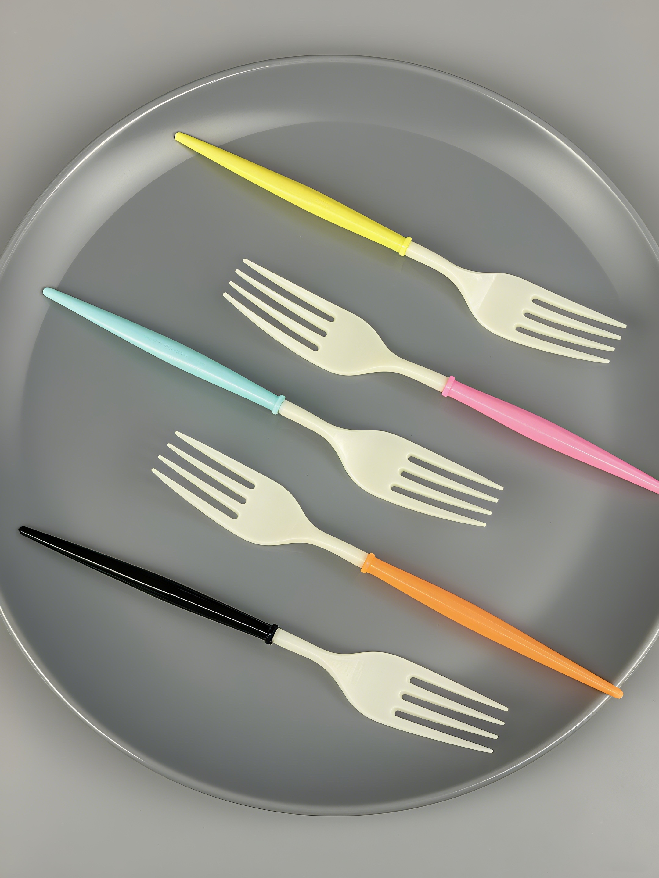 Birthday cake forks are environmentally friendly and hygienic detail image 2