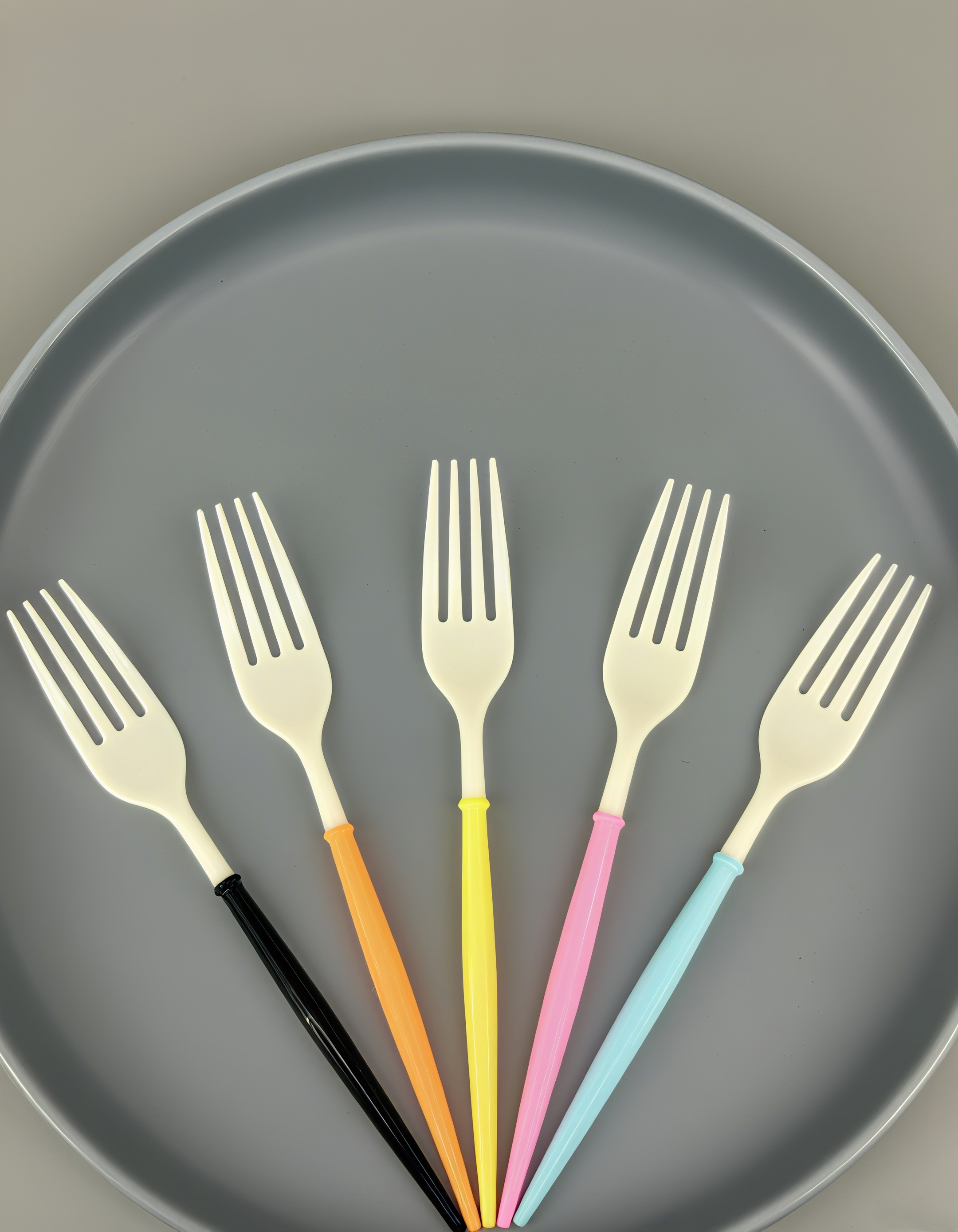 Birthday cake forks are environmentally friendly and hygienic detail image 3
