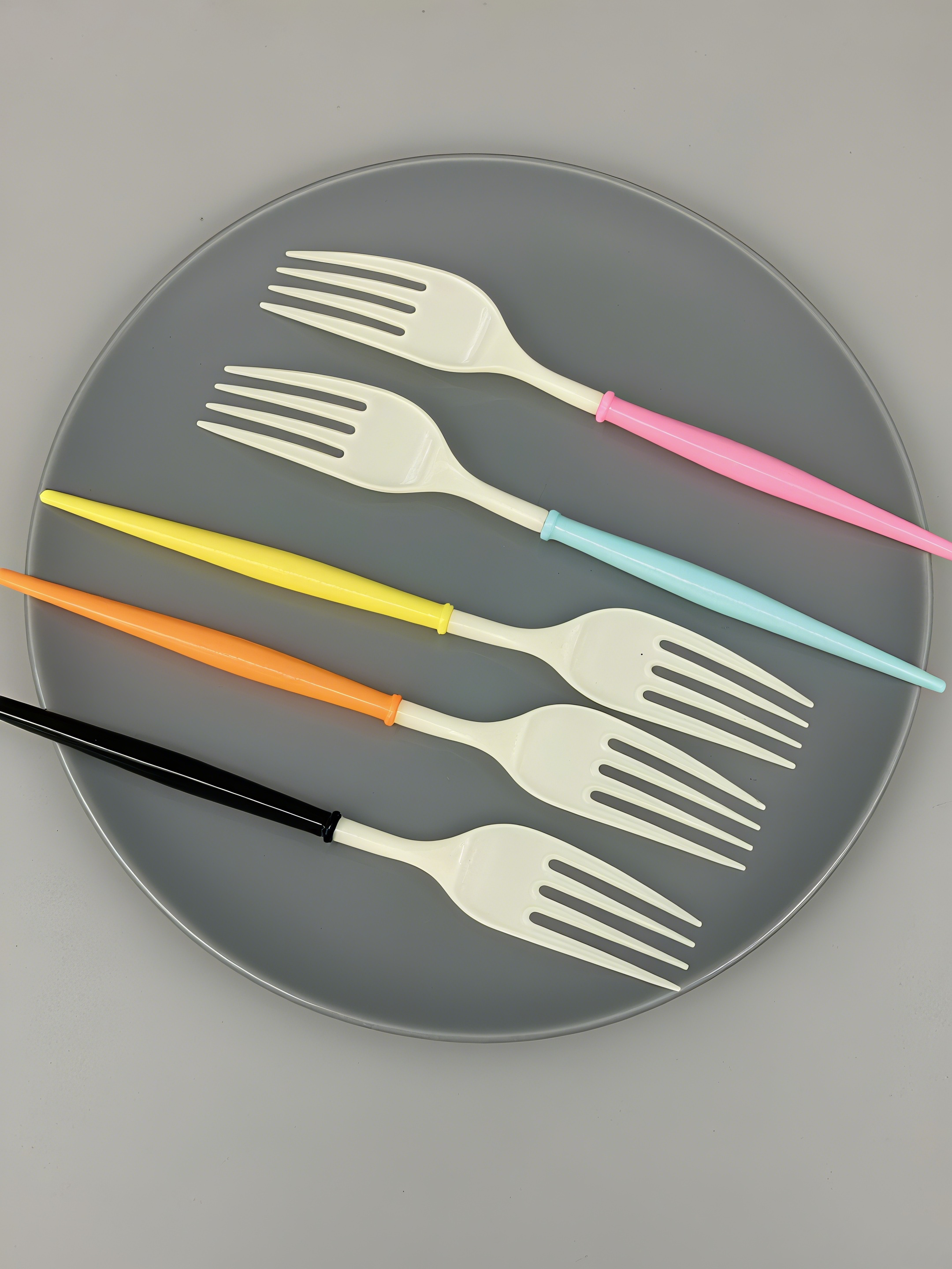 Birthday cake forks are environmentally friendly and hygienic detail image 1