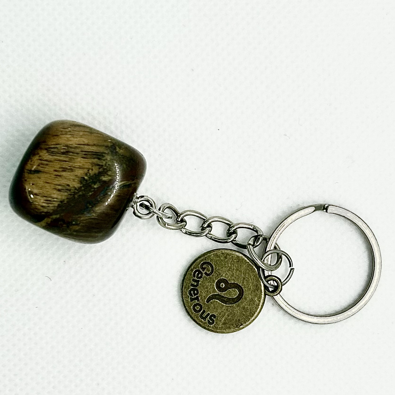 天然白水晶石钥匙扣 复古金属徽章挂饰 简约文艺小挂件