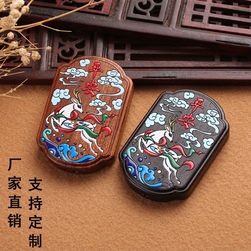 Factory wholesale of rosewood painted bags, mobile phone pendants, accessories, handicrafts and gifts for a safe journey