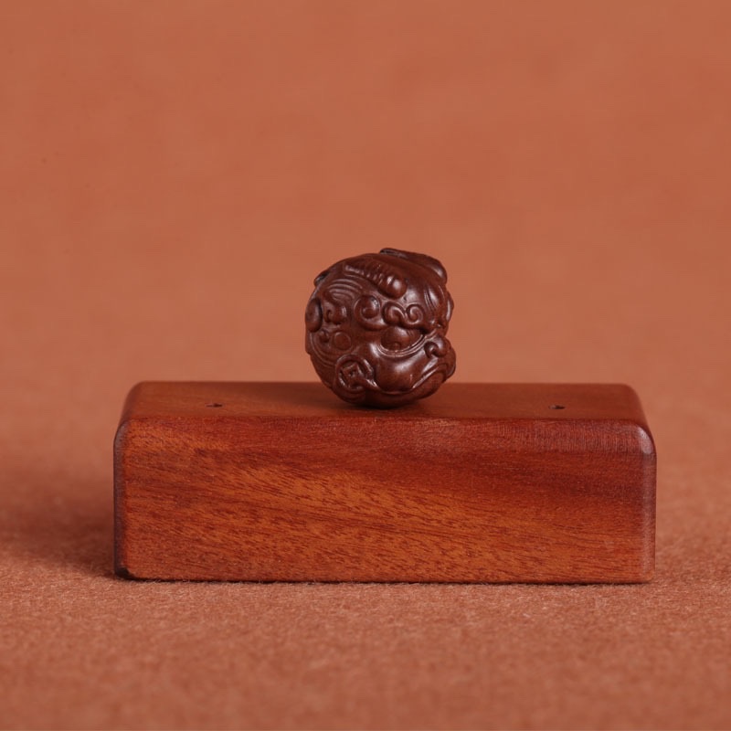 Manufacturer's finely carved light-struck jujube wood lion dance keychains, mobile phone chains, accessories, ornaments, handicrafts, gifts, Yiwu small commodities detail image 3