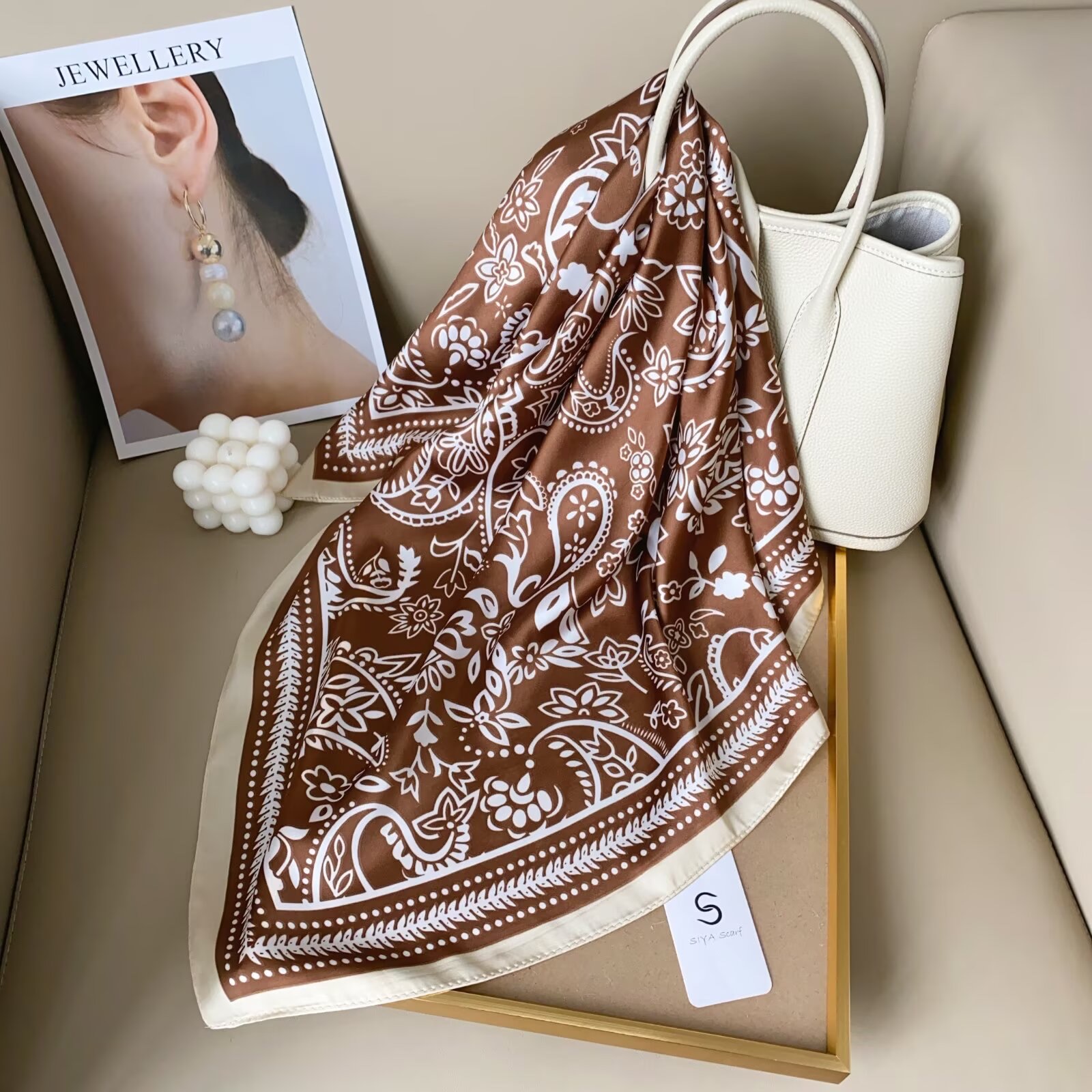 围巾/丝巾/披肩 配件实物图