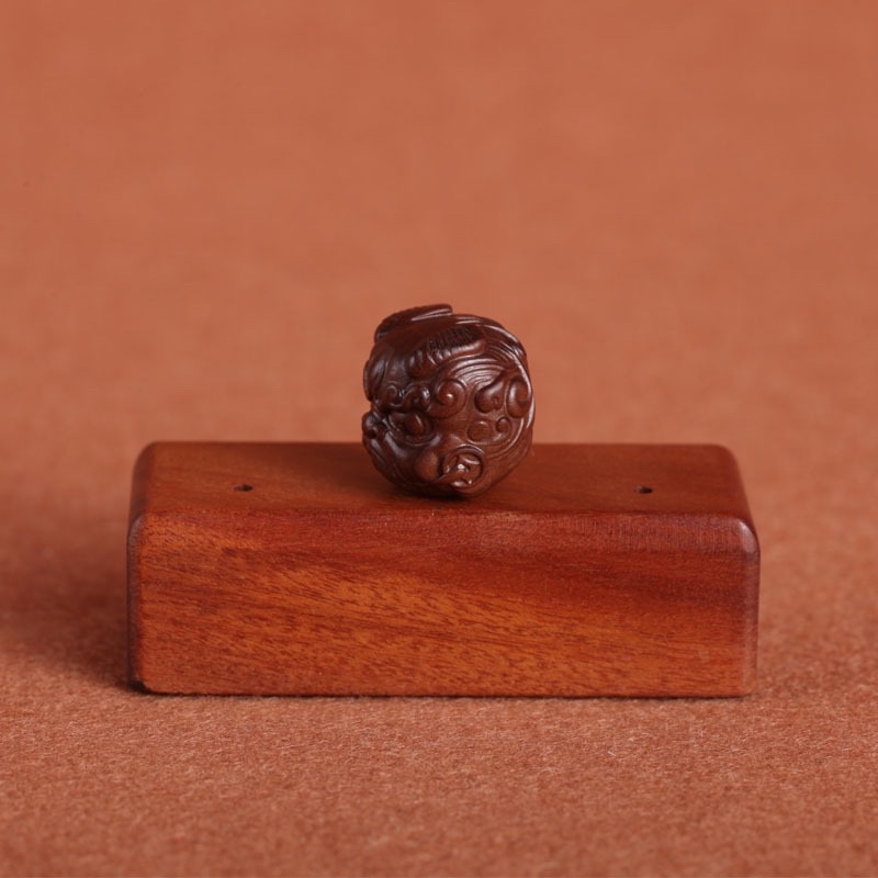 Manufacturer's finely carved light-struck jujube wood lion dance keychains, mobile phone chains, accessories, ornaments, handicrafts, gifts, Yiwu small commodities detail image 5