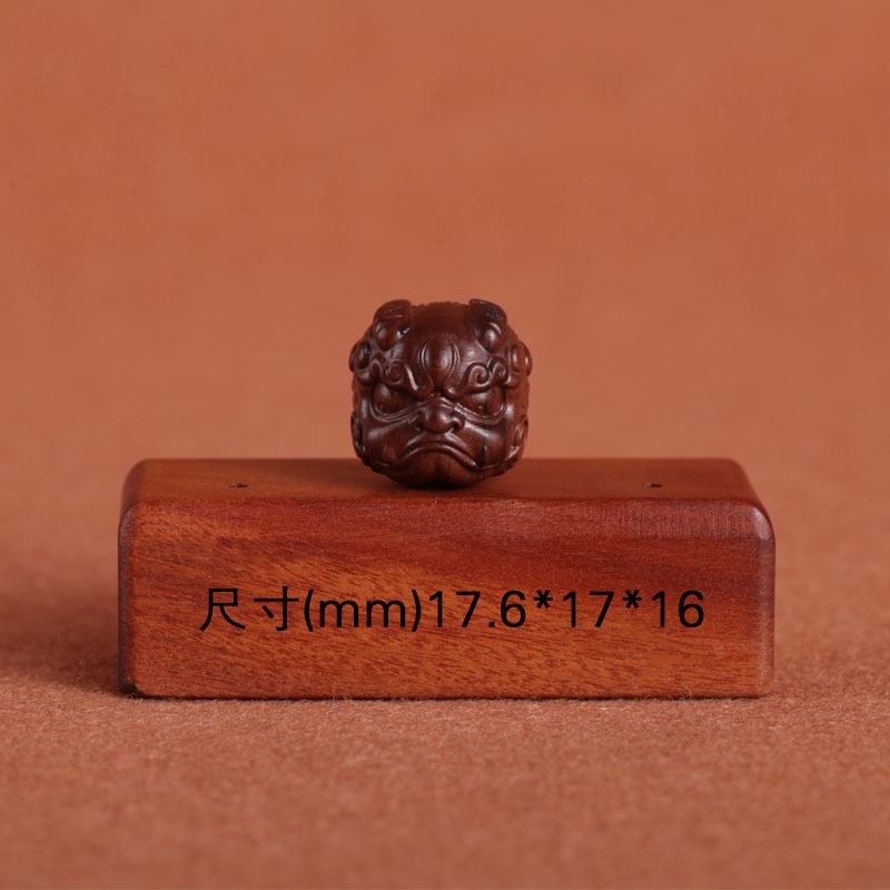 Manufacturer's finely carved light-struck jujube wood lion dance keychains, mobile phone chains, accessories, ornaments, handicrafts, gifts, Yiwu small commodities